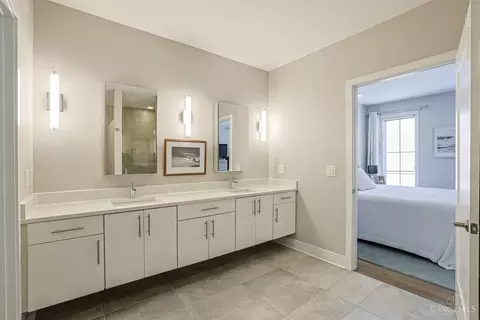 Bath - 1325 Republic St, Cincinnati, OH 45202 photo 1 of 7
