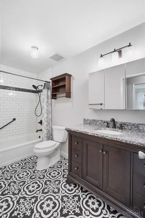 Bath - 9678 Iris Dr, West Chester, OH 45241 photo 7 of 7