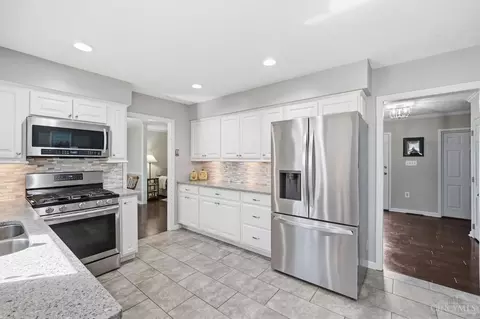 Kitchen - 9678 Iris Dr, West Chester, OH 45241 photo 3 of 5