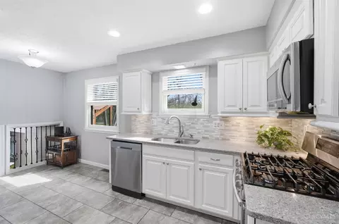 Kitchen - 9678 Iris Dr, West Chester, OH 45241 photo 2 of 5
