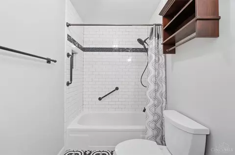 Bath - 9678 Iris Dr, West Chester, OH 45241 photo 5 of 7