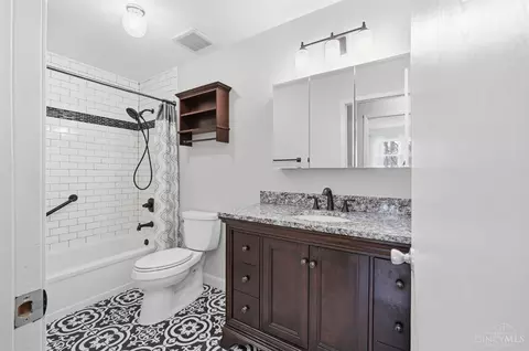 Bath - 9678 Iris Dr, West Chester, OH 45241 photo 4 of 7
