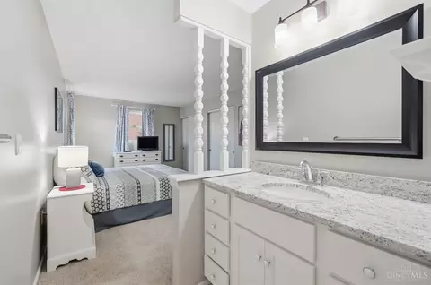 Bath - 9678 Iris Dr, West Chester, OH 45241 photo 6 of 7