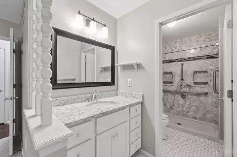 Bath - 9678 Iris Dr, West Chester, OH 45241 photo 2 of 7