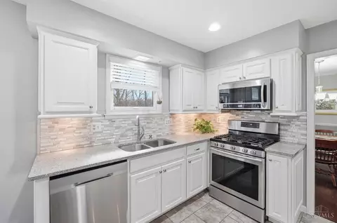 Kitchen - 9678 Iris Dr, West Chester, OH 45241 photo 5 of 5