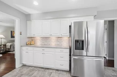 Kitchen - 9678 Iris Dr, West Chester, OH 45241 photo 4 of 5