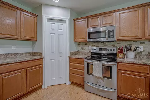 Kitchen - 1942 Chase Ave, Cincinnati, OH 45223 photo 4 of 6