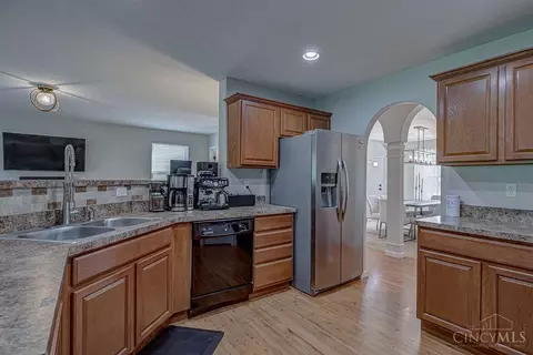 Kitchen - 1942 Chase Ave, Cincinnati, OH 45223 photo 3 of 6