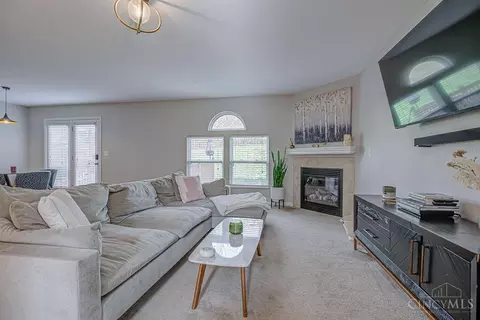 Living - 1942 Chase Ave, Cincinnati, OH 45223 photo 2 of 4