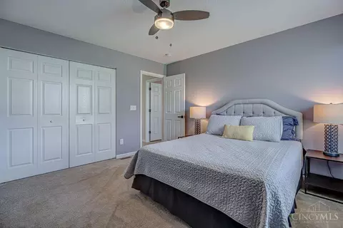 Bedroom - 1942 Chase Ave, Cincinnati, OH 45223 photo 7 of 9