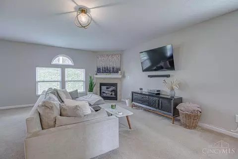 Living - 1942 Chase Ave, Cincinnati, OH 45223 photo 3 of 4