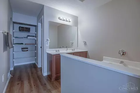 Entry Way - 1942 Chase Ave, Cincinnati, OH 45223 photo 2 of 2
