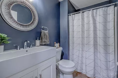 Bath - 1942 Chase Ave, Cincinnati, OH 45223 photo 1 of 4