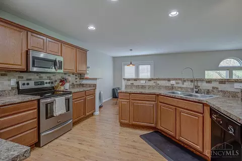 Kitchen - 1942 Chase Ave, Cincinnati, OH 45223 photo 2 of 6