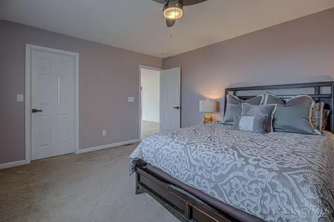 Bedroom - 1942 Chase Ave, Cincinnati, OH 45223 photo 5 of 9
