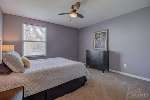 Bedroom - 1942 Chase Ave, Cincinnati, OH 45223 photo 6 of 9