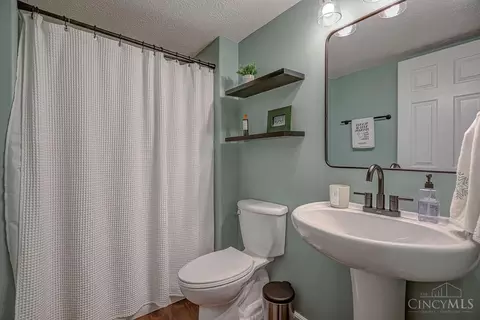 Bath - 1942 Chase Ave, Cincinnati, OH 45223 photo 4 of 4