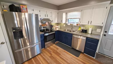 Kitchen - 3301 Linsan Dr, Cincinnati, OH 45239 photo 3 of 5