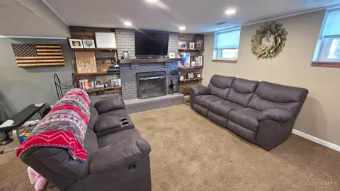 Living - 3301 Linsan Dr, Cincinnati, OH 45239 photo 4 of 4