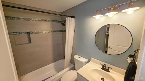 Bath - 3301 Linsan Dr, Cincinnati, OH 45239 photo 1 of 5