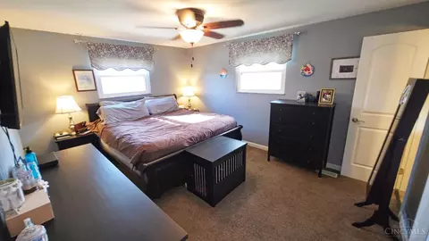 Bedroom - 3301 Linsan Dr, Cincinnati, OH 45239 photo 1 of 3