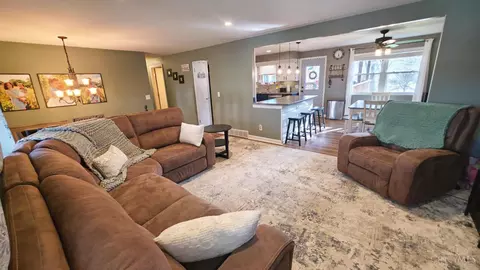 Living - 3301 Linsan Dr, Cincinnati, OH 45239 photo 2 of 4