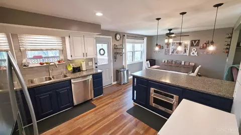 Kitchen - 3301 Linsan Dr, Cincinnati, OH 45239 photo 4 of 5