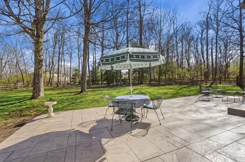 Exterior - 1502 Huntcrest Dr, Cincinnati, OH 45255 photo 7 of 15