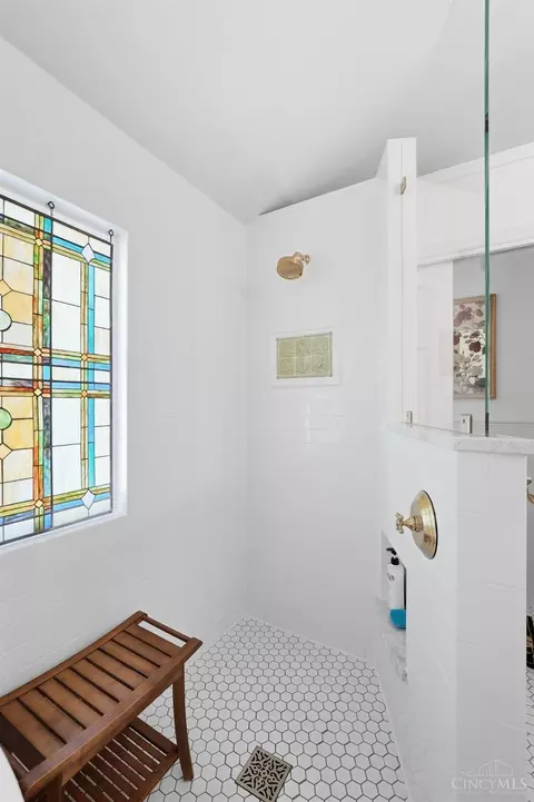 Bath - 1502 Huntcrest Dr, Cincinnati, OH 45255 photo 10 of 14