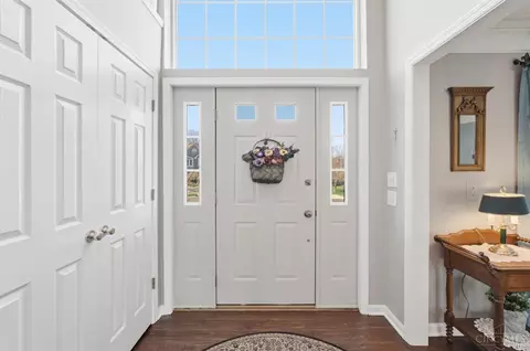 Entry Way - 1502 Huntcrest Dr, Cincinnati, OH 45255 photo 2 of 8