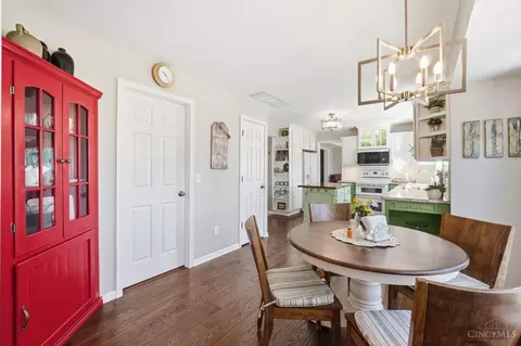 Dining - 1502 Huntcrest Dr, Cincinnati, OH 45255 photo 3 of 7