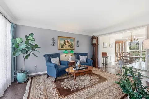 Living - 1502 Huntcrest Dr, Cincinnati, OH 45255 photo 3 of 4