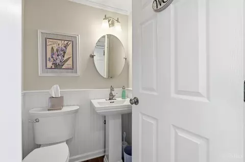 Bath - 1502 Huntcrest Dr, Cincinnati, OH 45255 photo 1 of 14