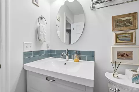 Bath - 1502 Huntcrest Dr, Cincinnati, OH 45255 photo 13 of 14