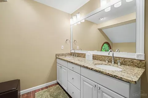 Bath - 6975 Perthview Dr, Cincinnati, OH 45244 photo 1 of 6