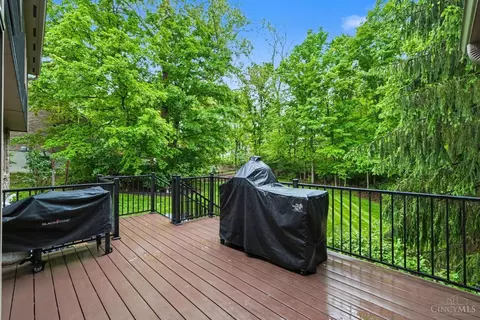 Exterior - 6975 Perthview Dr, Cincinnati, OH 45244 photo 7 of 9