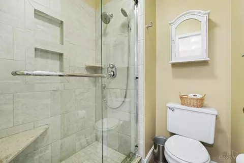 Bath - 6975 Perthview Dr, Cincinnati, OH 45244 photo 5 of 6