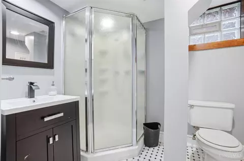 Bath - 1127 Rulison Ave, Cincinnati, OH 45238 photo 7 of 9