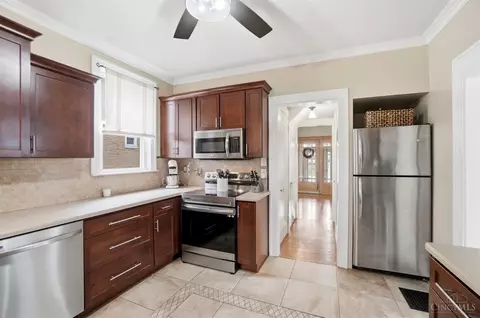 Entry Way - 1127 Rulison Ave, Cincinnati, OH 45238 photo 5 of 8