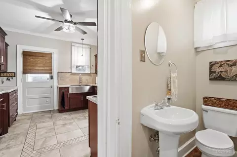 Entry Way - 1127 Rulison Ave, Cincinnati, OH 45238 photo 6 of 8
