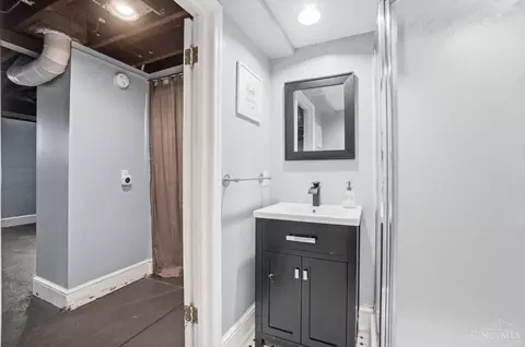 Bath - 1127 Rulison Ave, Cincinnati, OH 45238 photo 8 of 9