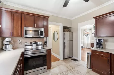 Kitchen - 1127 Rulison Ave, Cincinnati, OH 45238 photo 3 of 4