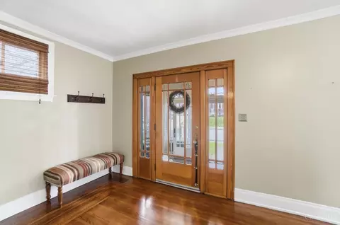 Entry Way - 1127 Rulison Ave, Cincinnati, OH 45238 photo 2 of 8
