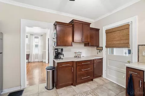 Entry Way - 1127 Rulison Ave, Cincinnati, OH 45238 photo 4 of 8