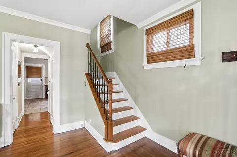 Entry Way - 1127 Rulison Ave, Cincinnati, OH 45238 photo 7 of 8