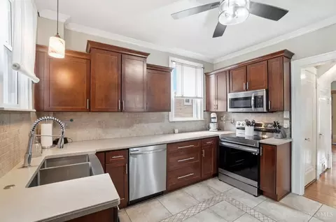 Kitchen - 1127 Rulison Ave, Cincinnati, OH 45238 photo 2 of 4