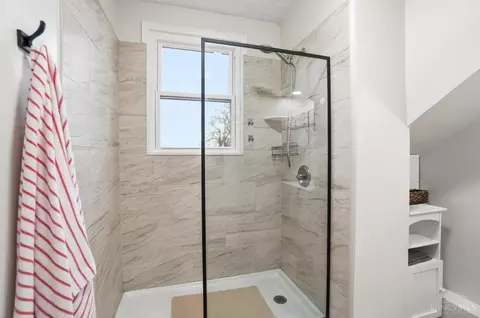 Bath - 1127 Rulison Ave, Cincinnati, OH 45238 photo 5 of 9