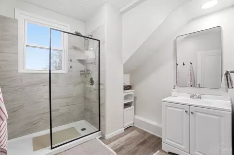 Bath - 1127 Rulison Ave, Cincinnati, OH 45238 photo 3 of 9