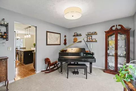 Entry Way - 1004 Vixen Dr, Cincinnati, OH 45245 photo 3 of 4