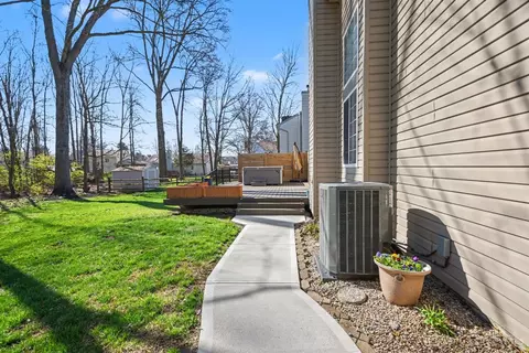 Exterior - 1004 Vixen Dr, Cincinnati, OH 45245 photo 4 of 9